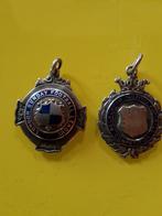 2 oude medailles London football, Enlèvement