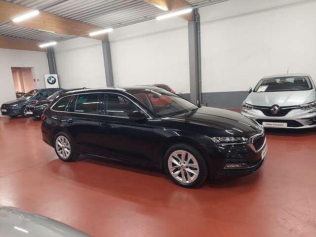 SKODA Octavia 1.5 TSi E6d + 1/2 CUIR + CAM + VIRTUAL +, Autos, Skoda, Octavia, ABS, Airbags, Air conditionné, Alarme, Bluetooth