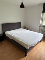 Lit avec matelas GRATUIT., Strak modern, Tissu, Enlèvement, Utilisé