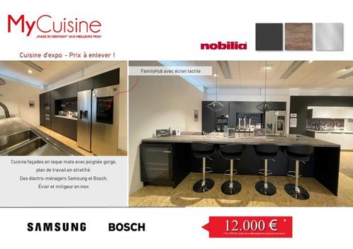 Cuisine d'exposition Nobilia, Maison & Meubles, Cuisine | Cuisines complètes, Comme neuf, Autres types, Noir, Bois, Sans poignée