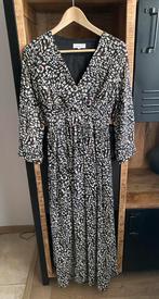 jurk van Emma & Ella maat S, Zwart, Ophalen of Verzenden, Zo goed als nieuw, Onder de knie