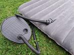 Luchtmatras kamperen 2 pers 140cm met passende voetpomp, Caravanes & Camping, Accessoires de tente, Comme neuf