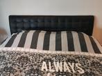 tweepersoonsbed in leder met nachttafel en voorzetbank, Huis en Inrichting, Overige materialen, 180 cm, Modern, Gebruikt