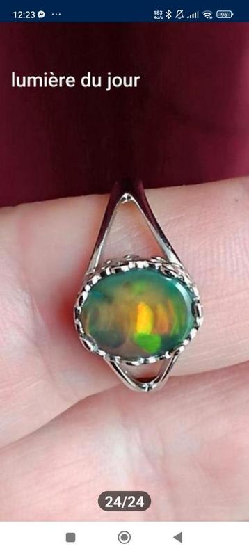 Sterling zilveren ring met prachtig natuurlijk opaal  beschikbaar voor biedingen