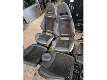 Bekleding Set (compleet) van een Fiat 500 Abarth beschikbaar voor biedingen