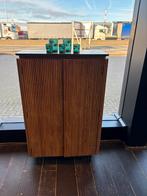 Bar en teak, Ophalen