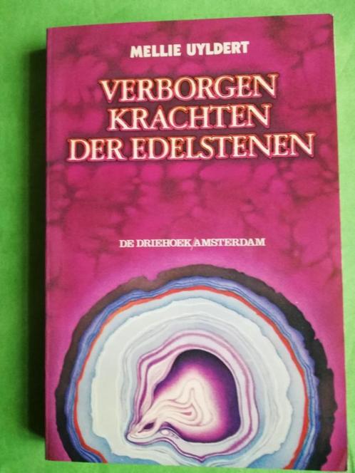 Verborgen krachten der edelstenen Mellie Uyldert  9060302923, Boeken, Overige Boeken, Zo goed als nieuw, Ophalen of Verzenden