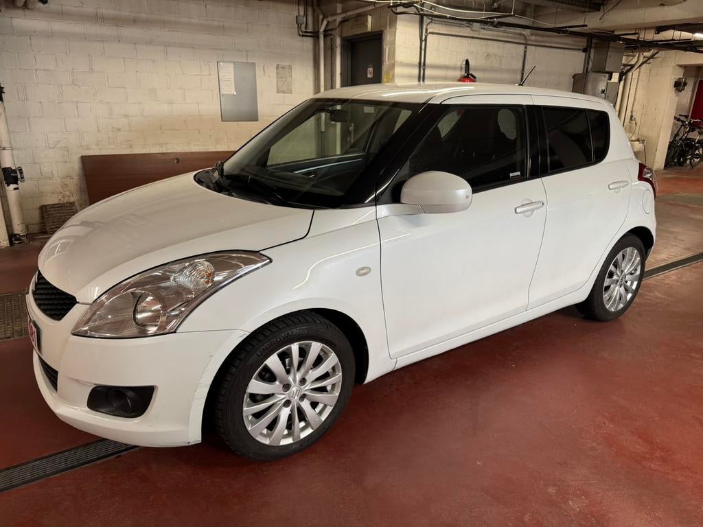 Suzuki Swift blanche 2011 manuel Essence, Auto's, Suzuki, Voorwielaandrijving, Stof, 5 deurs, Particulier