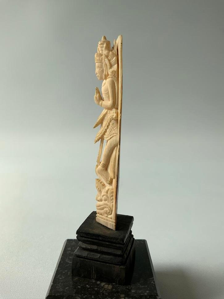 Antieke ivoren beeldjes, Antiek en Kunst, Kunst | Beelden en Houtsnijwerken, Beeld, Natuurlijk materiaal, Overige onderwerpen