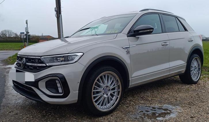 VW t-roc ongeval vrij en rook vrij 1 jaar en 2 maand oud, Auto's, Volkswagen, Particulier, T-Roc, Trekhaak, Benzine, Automaat