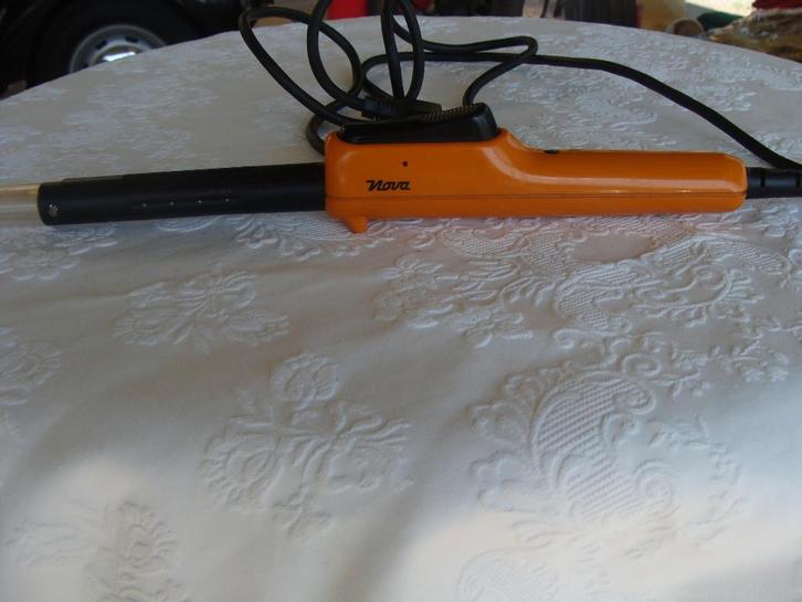 Ancien fer à boucler avec humidificateur, marque Nova,, Collections, Collections Autre, Utilisé, Enlèvement ou Envoi