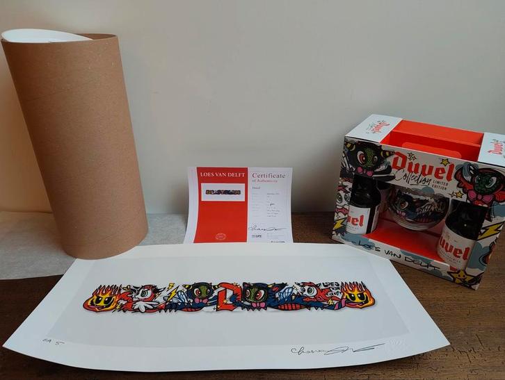 Loes Van Delft x Duvel Art Print & Duvel box met glas, Antiquités & Art, Art | Autres Art, Enlèvement ou Envoi