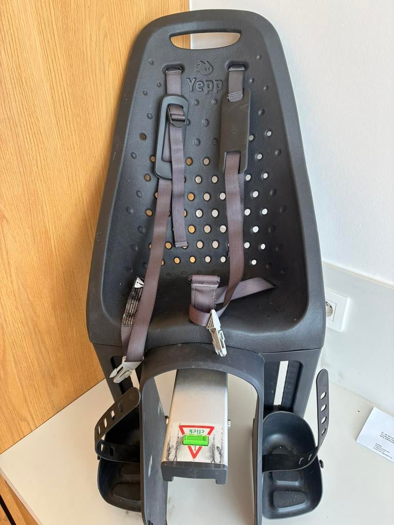 Fietsstoeltje Yepp zwart Maxi, Achterzitje, 9 t/m 18 kg, Ophalen of Verzenden, Gebruikt