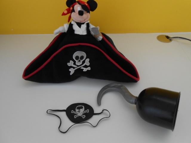 Disneyland Paris - piratenhoed Mickey + haak en ooglapje, Ophalen of Verzenden, Mickey Mouse, Gebruikt, Knuffel