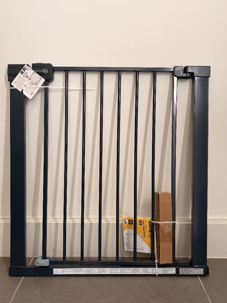 Portes d'escalier Safety 1st (3 pièces), Enfants & Bébés, Barrières, Neuf, Barrière de sécurité, Métal ou Fer, moins de 100 cm