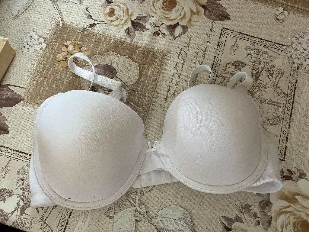 Nieuwe wit kleurige BH - Maat 95D, Kleding | Dames, Ophalen of Verzenden, Wit, BH