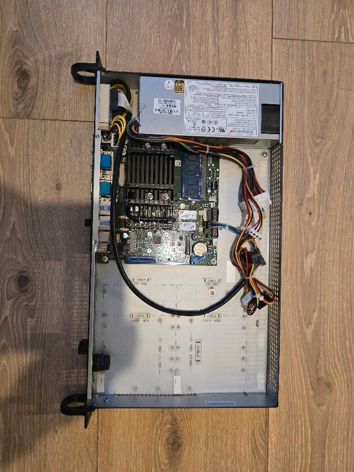 Short Depth 19" Rack Case / Fujitsu D3313-S / 4GB Mem/mSATA, Informatique & Logiciels, Serveurs, 4 GB, Enlèvement