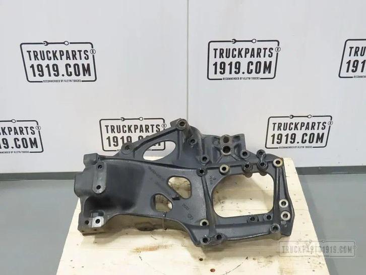 MAN 81413130038 Chassis steun Re., Autos : Pièces & Accessoires, Pièces camion, Utilisé, Enlèvement