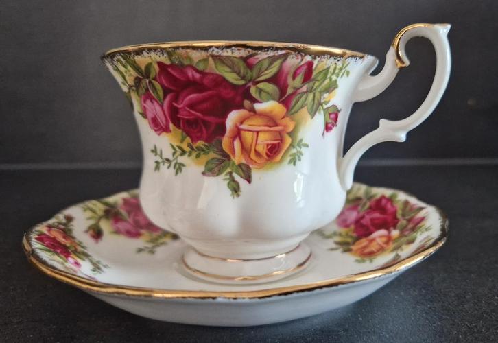 Royal Albert- Old Country Roses -tasse et soucoupe - Nouveau, Antiquités & Art, Antiquités | Services (vaisselle) pièces, Enlèvement ou Envoi