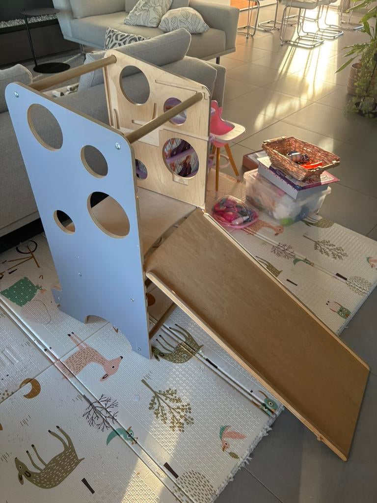 Leea Tower met glijbaan, krijtbord & extra trapje, Enfants & Bébés, Jouets | Extérieur | Aires de jeux, Comme neuf, Toboggan, Enlèvement