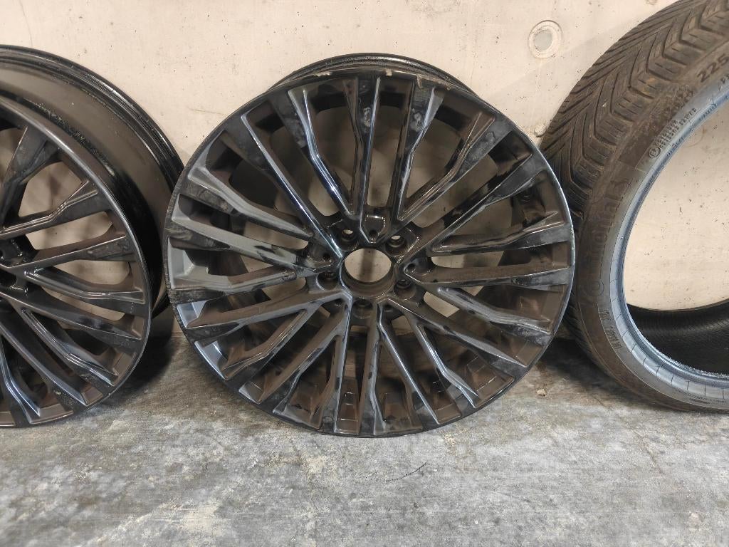 4 zwarte 19 inch velgen met 4 Continental banden 225/40 R19, Gebruikt, Band(en), Personenwagen, 225 mm