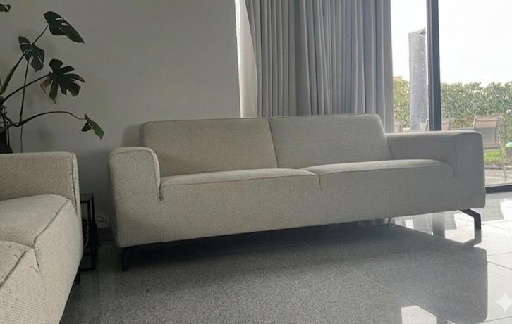 Doe een bod - 2 ruime moderne zetels, Maison & Meubles, Canapés | Salons, Utilisé, Banc droit, Trois personnes, 200 à 250 cm, 75 à 100 cm