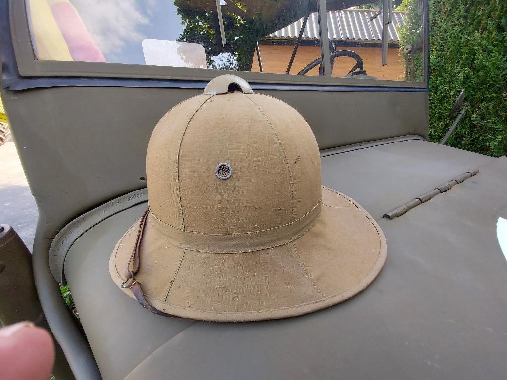 MILITAIRE TROPISCHE HELM UIT 1942 UIT DE TWEEDE WERELDOORLOG, Verzamelen, Militaria | Tweede Wereldoorlog, Ophalen of Verzenden