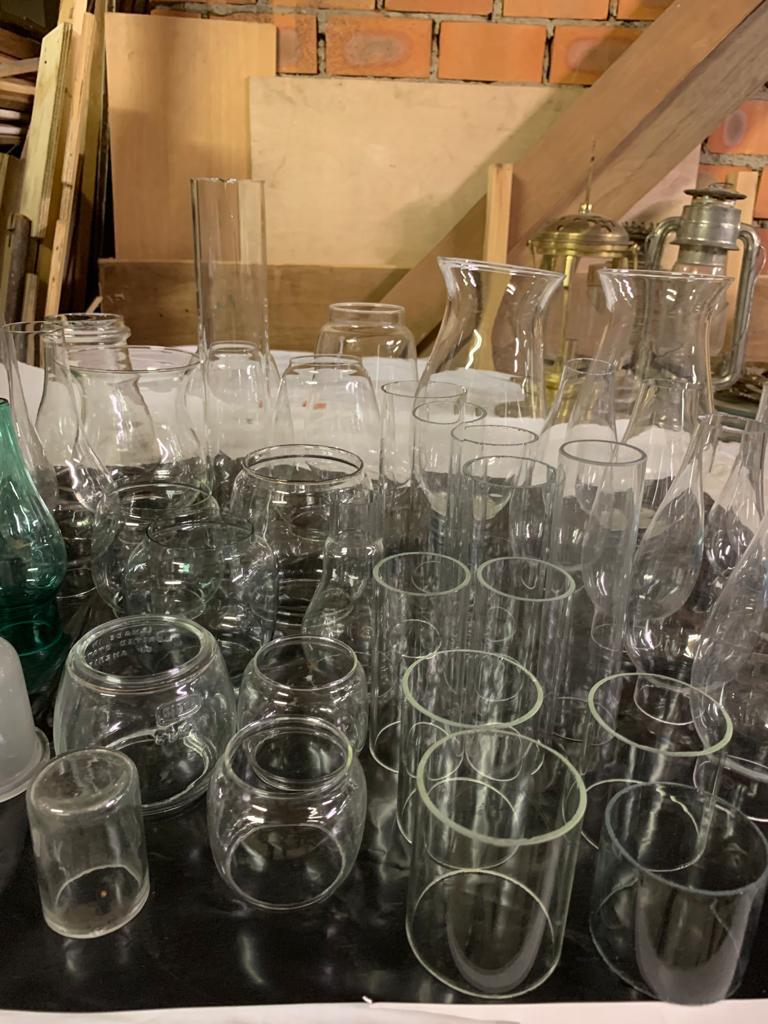 Veel olielampglazen verschillende maten en modellen, Maison & Meubles, Lampes | Abat-jour, Enlèvement ou Envoi, Comme neuf