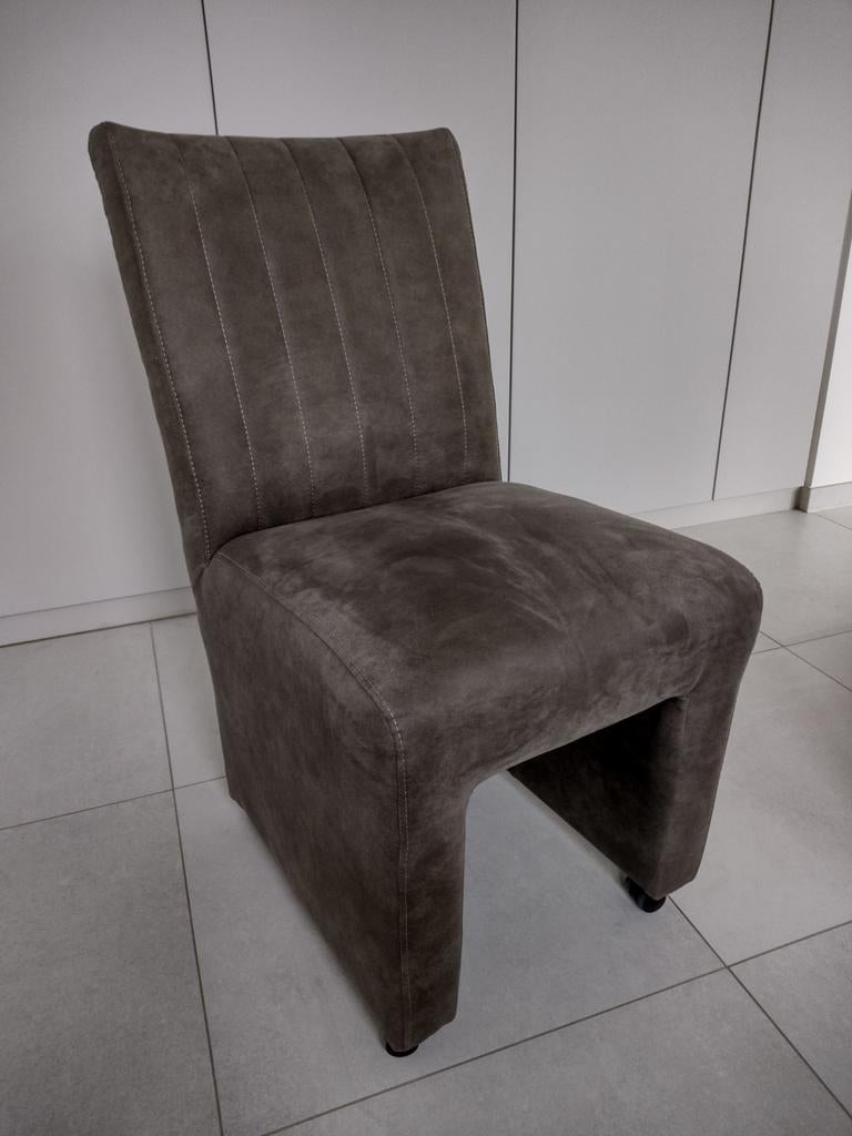 6 stoelen op wieltjes (prijs per stuk), Ophalen