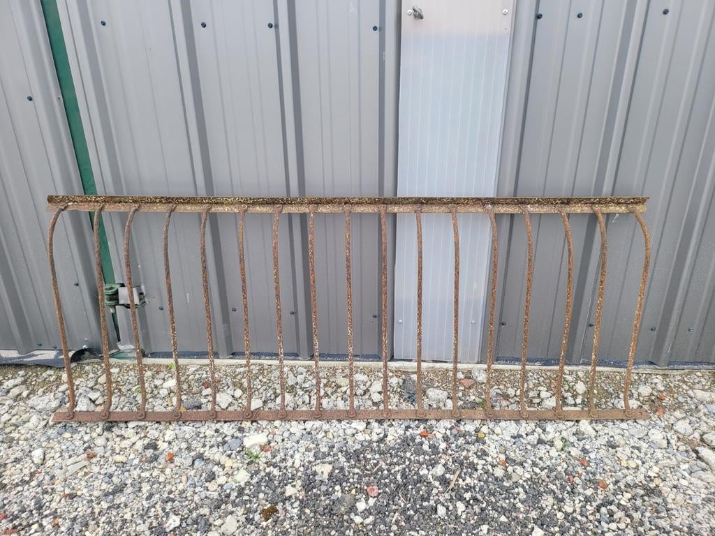 Ancien grand râtelier en fer, Enlèvement, Fer