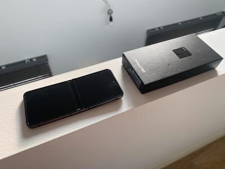 Samsung Galaxy Z-Flip 5 + Galaxy Watch 6, Telecommunicatie, Mobiele telefoons | Samsung, Gebruikt, Galaxy Z Flip, 256 GB, Zonder abonnement