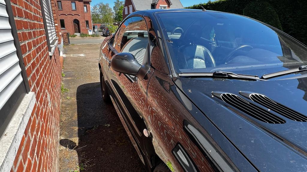 Une voiture (EXPORT) (0466018449, Auto's, Peugeot, Automaat, Airbags, Zwart, Cabriolet