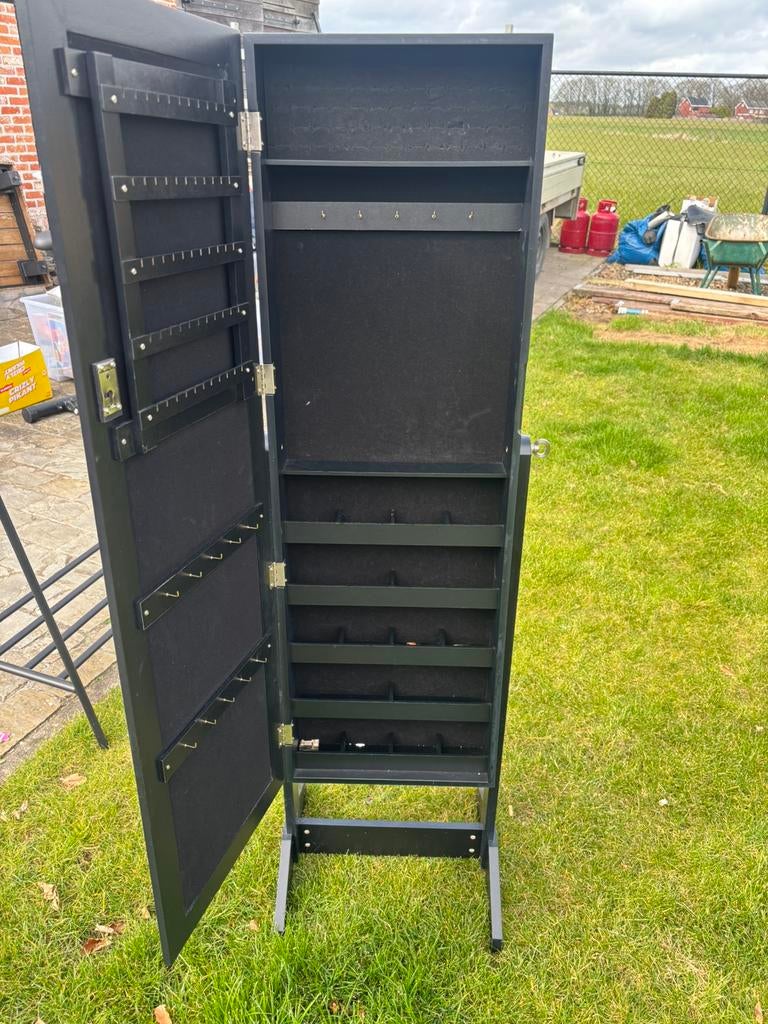 Juwelenkast, Ophalen, Zo goed als nieuw