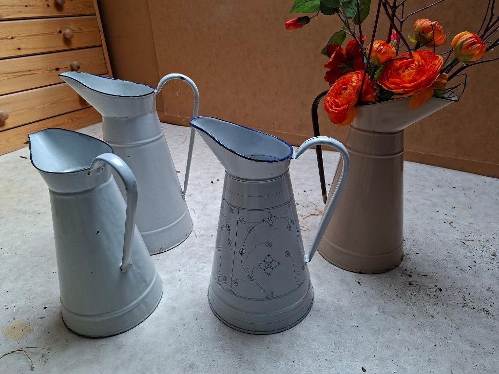 Antieke, mooie, geemailleerde waterkannen, Ophalen