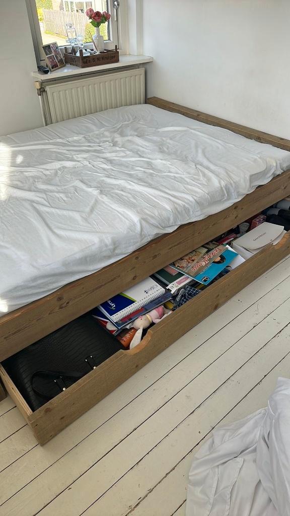 Houten bed 140x200 met handige lades, Maison & Meubles, Chambre à coucher | Lits, Utilisé, Deux personnes, 140 cm, 210 cm, Bois d'échafaudage