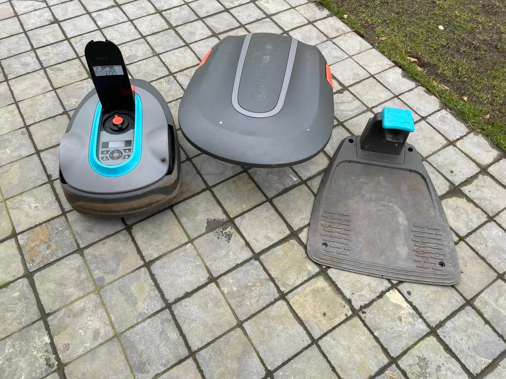 Gardena robotmaaier Sileno City 250 + garage + toebehoren, Tuin en Terras, Ophalen, Zo goed als nieuw, Minder dan 20 cm, Bestuurbaar via app