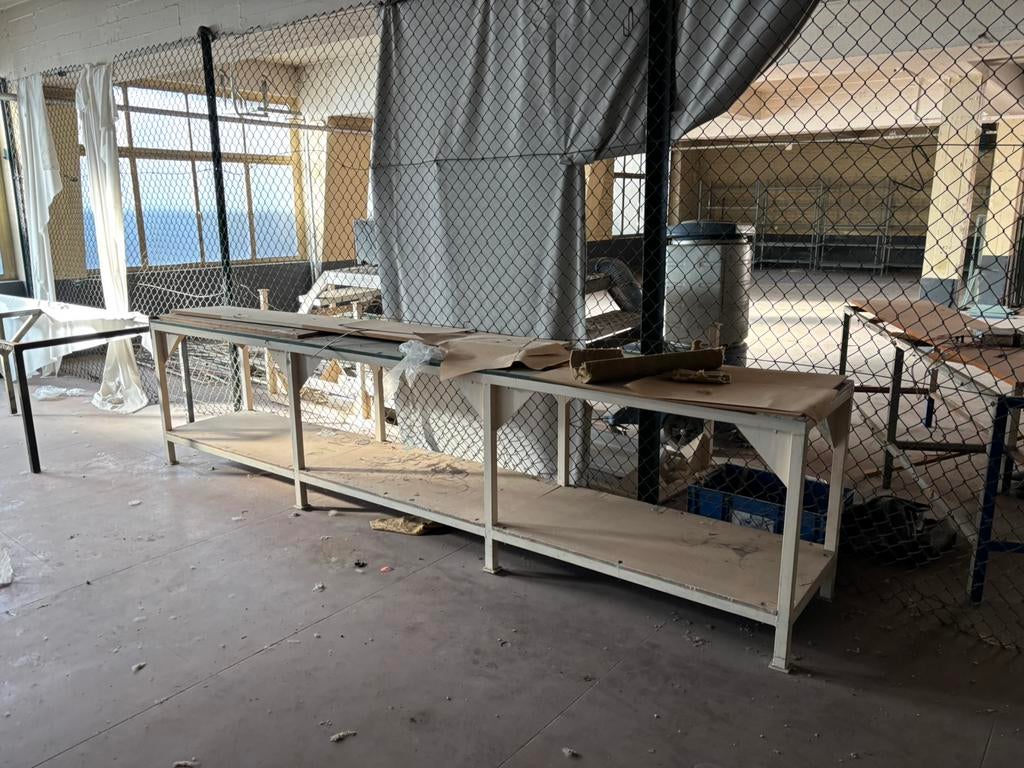 4 werkbanken, Ophalen, Zo goed als nieuw