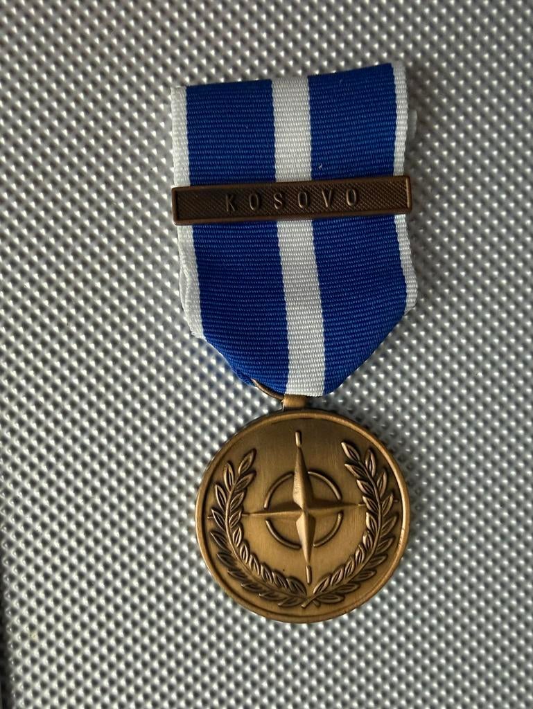 Médaille du Kosovo, Enlèvement ou Envoi, Armée de terre, Ruban, Médaille ou Ailes
