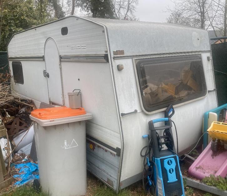 caravan (gratis), Caravans en Kamperen, Caravans, Particulier, tot en met 4, Standaardzit, 2 aparte bedden, Omvormbare zithoek