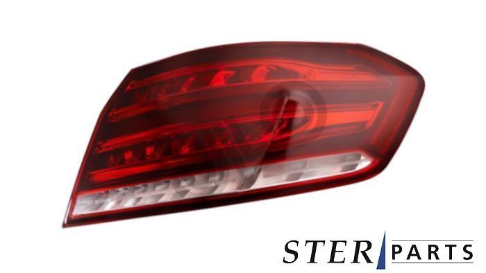 Achterlicht rechts van een Mercedes E-Klasse, Auto-onderdelen, Verlichting, Mercedes-Benz, Nieuw, 12 maanden garantie, Ophalen of Verzenden