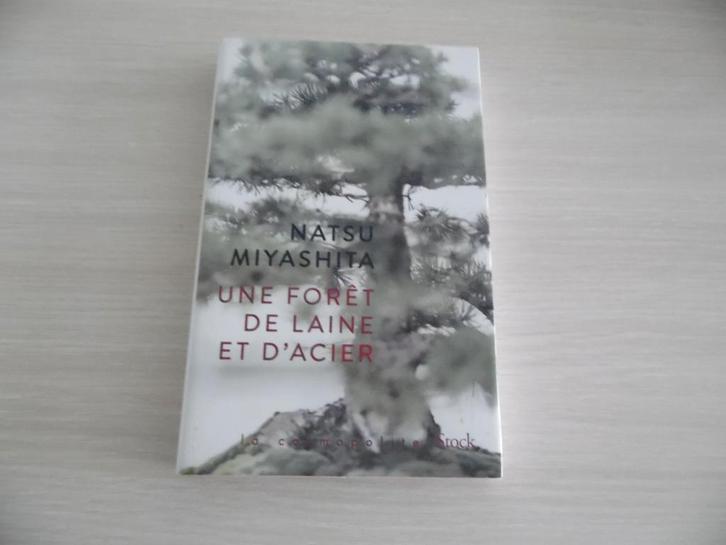 UNE FORÊT DE LAINE ET D'ACIER      NATSU  MIYASHITA, Livres, Romans, Comme neuf, Reste du monde, Enlèvement ou Envoi