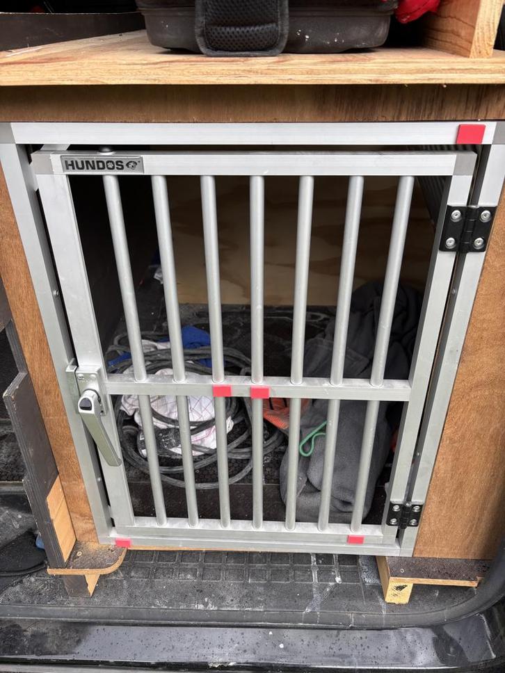 honden bench deuren HUNDOS in aluminiu + buispaneel, Dieren en Toebehoren, Hondenbenches, Zo goed als nieuw, Ophalen