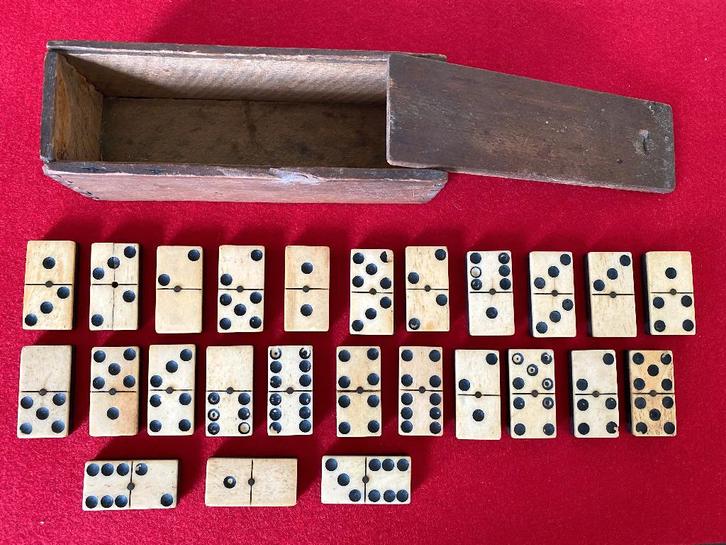 Ancien Jeux de Dominos en Bois d'Ebène datant de 1910-20, Antiquités & Art, Antiquités | Accessoires de maison, Enlèvement ou Envoi