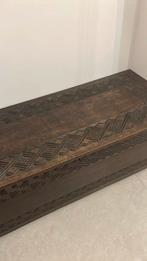 Massieve handgesneden Afrikaanse kist 120cm, Maison & Meubles, Accessoires pour la Maison | Coffres, 100 à 150 cm, Moins de 50 cm