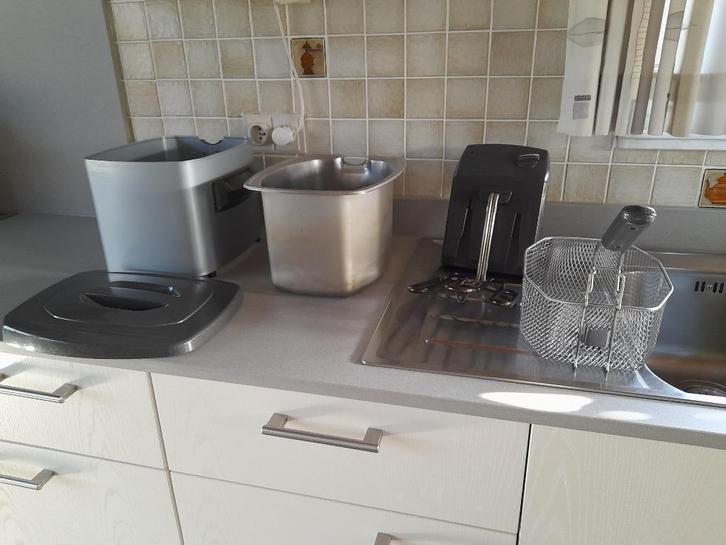 Frituurpan van het merk Fritel, Elektronische apparatuur, Frituurpannen, Gebruikt, 3 tot 4 liter, Uitneembare binnenpan, Ophalen