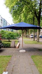 Parasol  san pellegrino op een stenen voet, Tuin en Terras, Ophalen, Nieuw