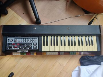 Multivox MX880 Synth (Roland SH2000 clone) beschikbaar voor biedingen