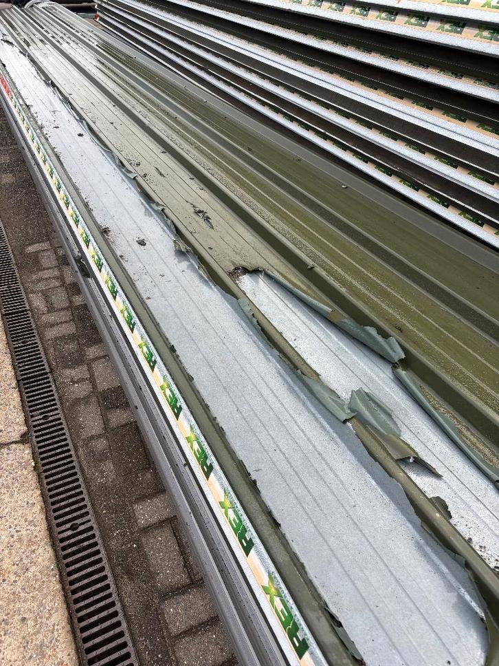 Gebruikte  dakpanelen met loslatende coating =  geen roest, Doe-het-zelf en Bouw, Dakpannen en Dakbedekking, Gebruikt, Dakplaat of Dakpanplaat
