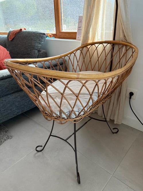 Vintage rotan wieg met bekleding en hemeltje, Kinderen en Baby's, Babywiegjes en Ledikanten, Zo goed als nieuw, Wieg, Ophalen