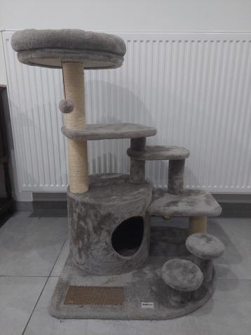 Krabmeubel voor senior kat beschikbaar voor biedingen